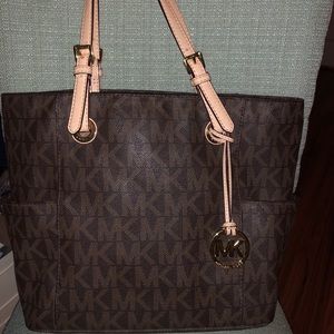 Micheal Kors purse